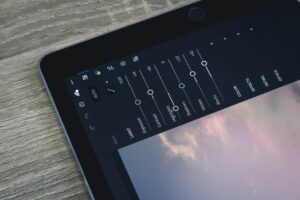 ipadで写真の加工をしている画像